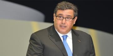 "أخنوش" يتفاعل مع غضب جماهير الرجاء ويتوعد "آيت منا" بتجميد عضويته من الحزب في حال