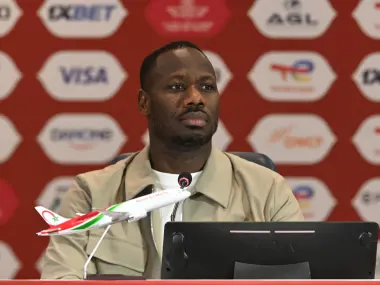 مدرب السنغال يستفز نجم المنتخب المغربي: حكيمي لا يستحق الكرة الذهبية وماني أسطورة لا تُقهر
