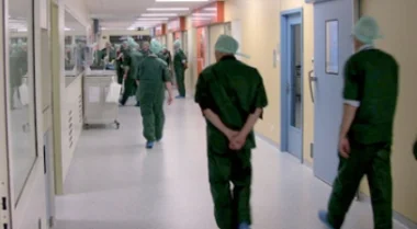 الحكومة تصادق على قانون يخرج مهنيي الصحة من نظام الوظيفة العمومية