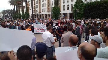 مغاربة يحتجون أمام البرلمان تضامنا مع مسلمي"الروهينجا"