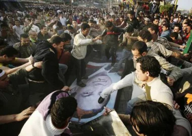 الحكومة المصرية تحاول تجنب ثورة الشارع