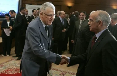 الأصالة والمعاصرة وحزب الاستقلال يقرران التصويت لصالح مشروع الدستور الجديد