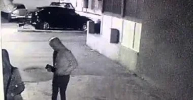 بالفيديو.. لحظة اختطاف تابلت من فتاة  في مدينة مارتيل ومطاردتها للسارق