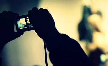 قلعة السراغنة : إلقاء القبض على رجل وسيدتين في أوضاع جنسية شاذة