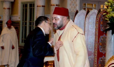 الملك يجتمع بالعثماني وهؤلاء الوزراء بالحسيمة مباشرة بعد الخطاب ..اليكم تفاصيل الاجتماع