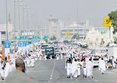 حُجاج بيت الله الحرام يتوافدون إلى مِنىً لقضاء يوم الترويةِ