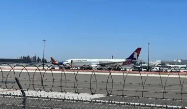 إخلاء طائرة في مطار سان دييغو بعد بلاغ بوجود قنبلة والشرطة تعتقل مشتبهاً به