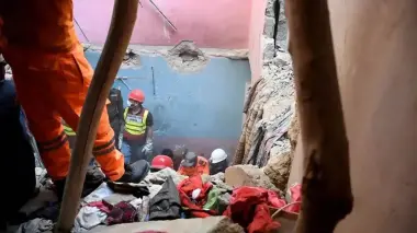 فاجعة في باكستان.. انهيار سقف مدرسة يودي بحياة 28 شخصاً بينهم أطفال
