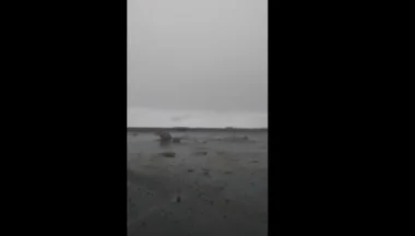 أمواج عالية تلقي صخورا كبيرة في بحر تمارة