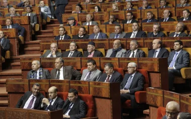 القضية فيها " إن "...برلماني يكشف حقيقة استفادة نواب الأمة من تعويض مالي عن قراءة الصحف