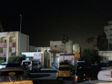 بالصورة:هكذا طمس نافذ بطنجة معالم إقامة سكنية ومنع قاطنيها من مربضها وحوله إلى ملكية شخصية