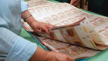 العفو الضريبي يضخ 60 مليار درهم في البنوك المغربية ويثير تساؤلات حول الحلول الجذرية لأزمة السيولة