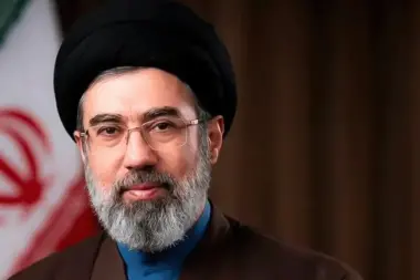 بعد مقتل والده.. من هو المرشد الإيراني الجديد مجتبى خامنئي؟