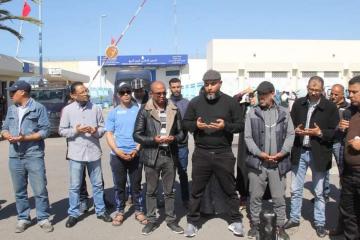 من أمام سجن عـكاشة...حقوقيون ينادون بالإفراج عن الشرطي الـموقوف على خلفية واقعة وفاة الشاب عثمان(فيديو)