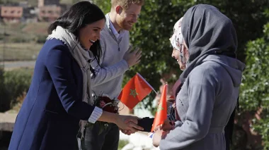 بالفيديو...هذا ما تناوله الأمير "هاري" والأميرة "ميغان" من يدي الشاف "موحا"