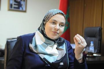 فايسبوكيون يطالبون بنخلدون بالعودة إلى منصبها السابق كأستاذة جامعية