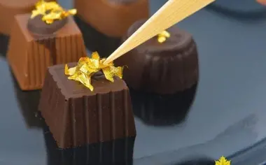 هل الذهب صالح للأكل؟ ما يجب معرفته عن استخدامه في الأطعمة الفاخرة