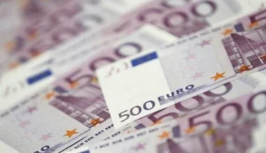 التحقيق في تهريب شركات للعملة الصعبة إلى الخارج