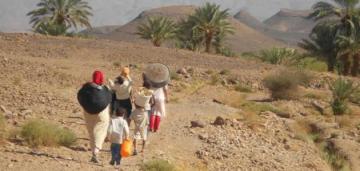 هل يُفضي الجفافُ وتأخّرُ التّساقطاتِ المطريّةِ في المغربِ إلى ارتفاعِ منسوبِ الهجرةِ القرويّةِ؟