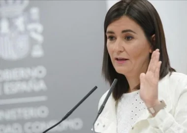 المسؤولون الذين يحترمون شعوبهم ..استقالة وزيرة الصحة الإسبانية بسبب اتهامات بالتلاعب في نقط الماستر