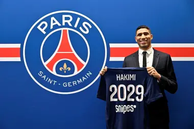 براتب خيالي.. حكيمي يحطم الأرقام ويصبح الظهير الأغلى في العالم!