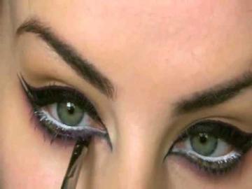 خطوات لماكياج عيون مثالي