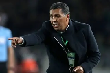 مرض طفيلي خطير يدخل المدرب السابق للمنتخب الوطني  رشيد الطاوسي إلى المستشفى
