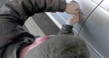 شركة تستعين بمراهق فيسرق إحدى سياراتها