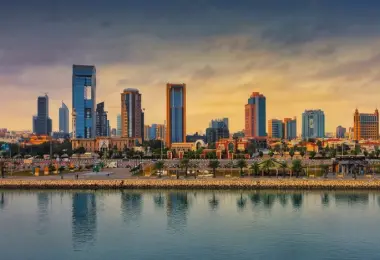 الدمام وجدة في رحلة واحدة: برنامج سياحي يجمع هدوء الخليج وحيوية البحر الأحمر