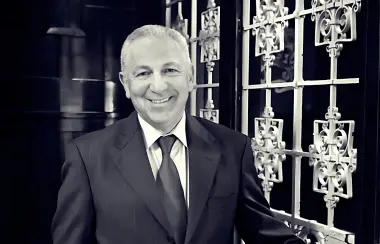 وفاة الدبلوماسي "عزيز مكوار".. رحيل رجل دولة رصين أفنى حياته في خدمة قضايا المملكة المغربية