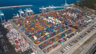 طنجة المتوسط يتجاوز عتبة 11 مليون حاوية عام 2025