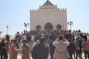 من أمام ضريح محمد الخامس.. عدول المملكة يرفعون نداء الاستغاثة إلى الملك
