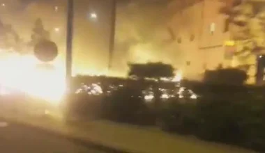 بالفيديو.. مهاجرون يضرمون النار في محيط محطة أولاد زيان