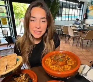 مؤثرة إسبانية مصدومة من "زيت العود" المغربي وهذا ما أثار انبهارها