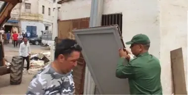 السلطات بالقريعة تحجز وتُتلف ثلاجات وآلات غسيل خلال حملة لتحرير الملك العمومي