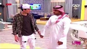 قناة سعودية تخبر أحد متسابقيها بوفاة والده على الهواء مباشرة (فيديو)