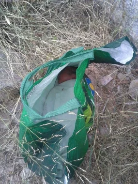 عاوتاني..العثور على رضيع حي بقفة بلاستيكية ببني ملال