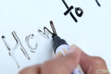 بالصور .. بهذه الطرق تستطيع التخلص من الحبر الملتصق على السبورة