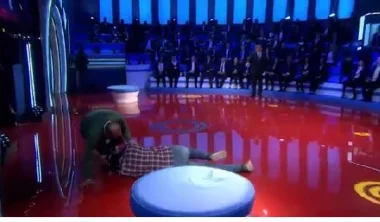 إعتداء وضرب على الهواء في برنامج جورج قرداحي