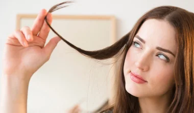 طبيب شهير يحذر: عادة شائعة قد تسبب العفن وتساقط الشعر