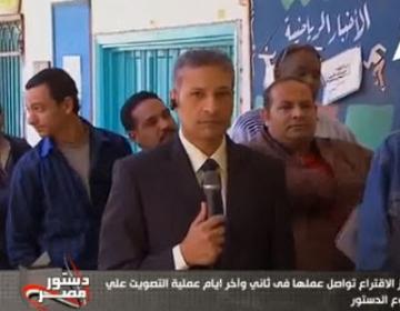 فضيحة مراسل لم ينتبه أنه على الهواء و يقول للمصور قولهم يزودو الناس ورايا شوية