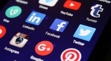 المراهقات أكثر تأثرا بمواقع التواصل الاجتماعي من الأولاد