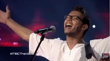 مشارك مغربي يبهر صابر الرباعي