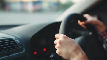 طريقة قيادة السيارة يمكن أن تساعد في الكشف عن العلامات المبكرة للخرف