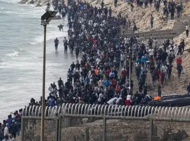 حكومة سبتة المحتلة تطالب مدريد بنشر الجيش وإعلان الطوارئ وإغلاق الحدود