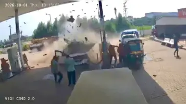 انفجار مفاجئ لخزان سيارة أثناء التزود بالوقود في الهند.. فيديو يوثق اللحظة