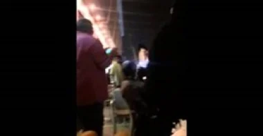 بالفيديو.. سعودية تلقن امرأة نظرت إلى زوجها «علقة ساخنة»