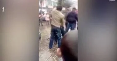 رجل يسافر رحلة طويلة لمقابلة عشيقته ليفاجأ بزوجها في استقباله