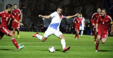 بالفيديو - فان بيرسي يقود هولندا الى مونديال البرازيل عبر أندورا