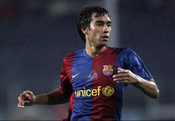 نجم "برشلونة" السابق يعلق على أنباء رحيل "ميسي" من الفريق